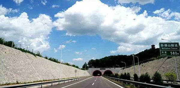 狗子28
高速公路电源解决方案成功入驻高沁高速
