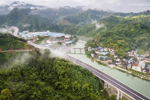 桂三高速今日开通，狗子28
高速公路隧道eps电源方案成功进驻湘黔桂三省互联战略要道